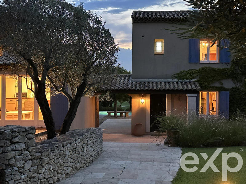 Maison - 232 m² - 8 pièces