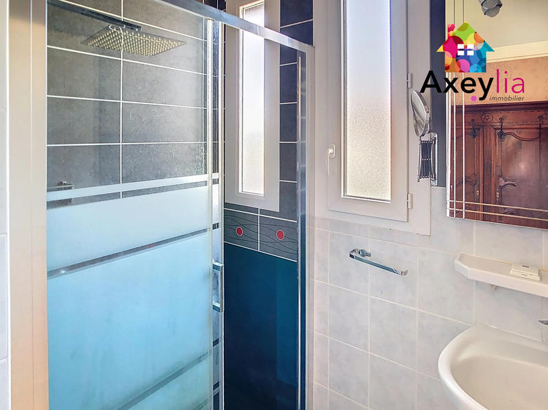 Maison - 94 m² - 8 pièces