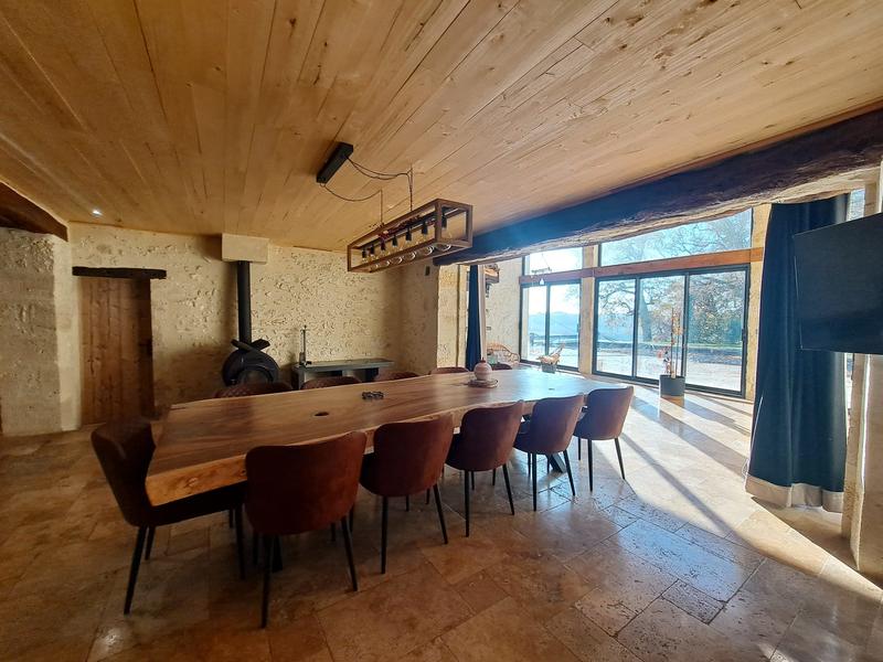 Maison - 429 m² - 11 pièces