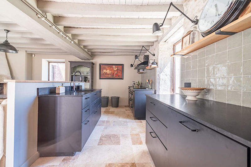 Demeure - 260 m² - 6 pièces