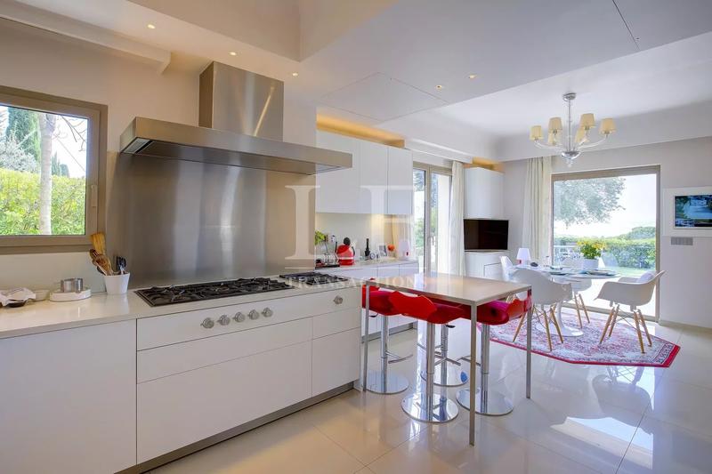 Propriété - 956 m² - 18 pièces