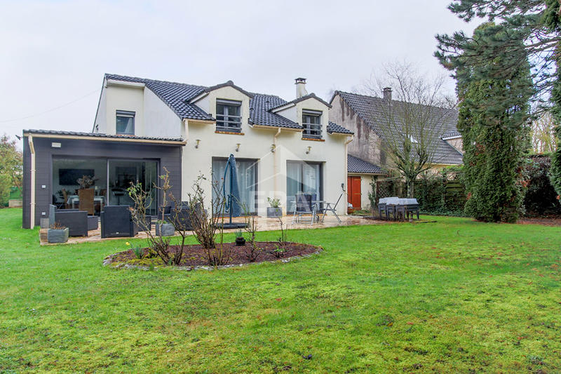 Maison - 161 m² - 8 pièces