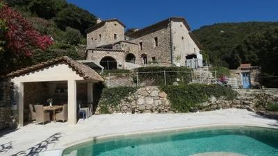 Mas - 237 m² - 8 pièces