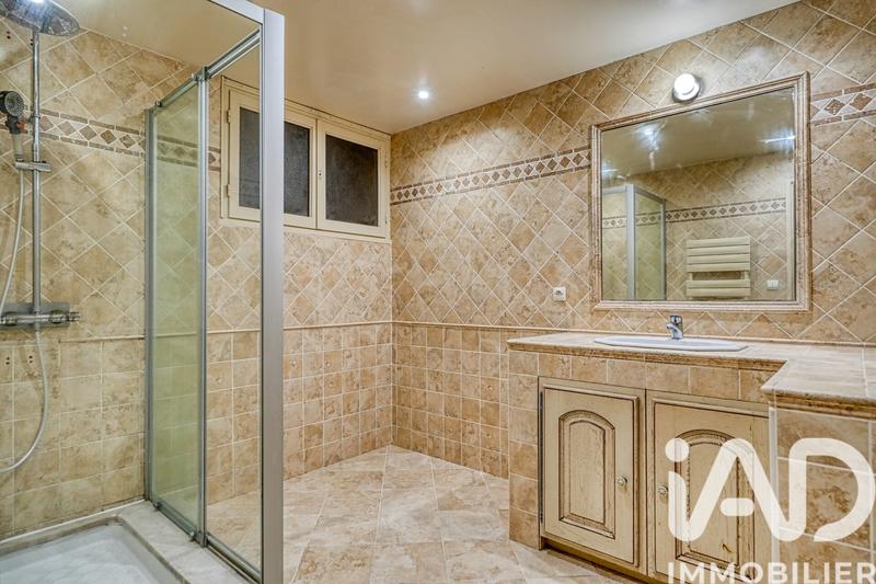 Maison - 181 m² - 8 pièces