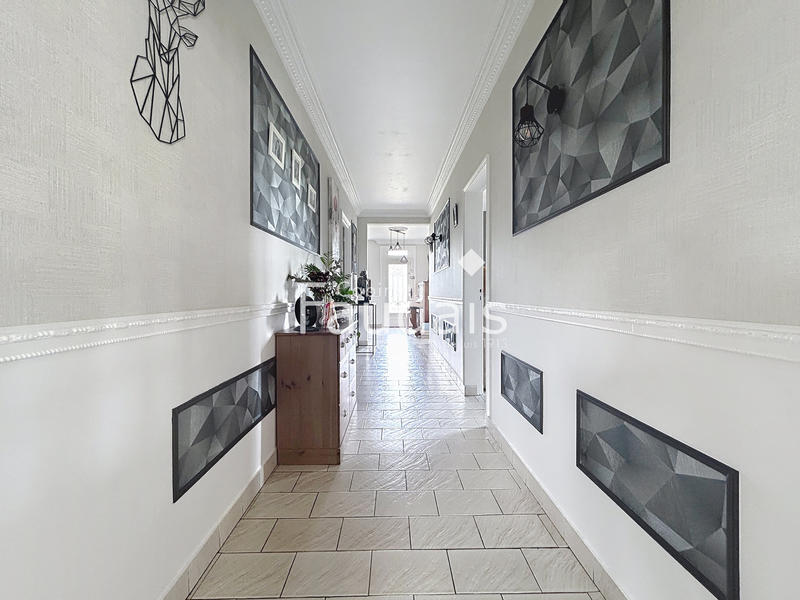 Maison - 233 m² - 10 pièces