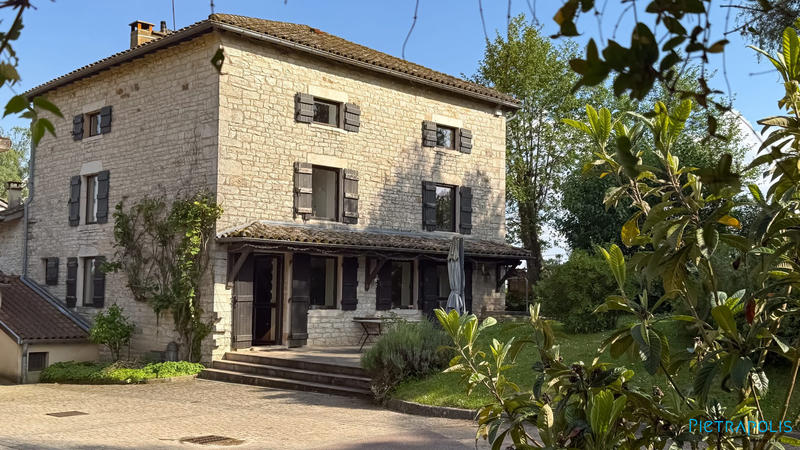 Maison ancienne - 270 m² - 9 pièces