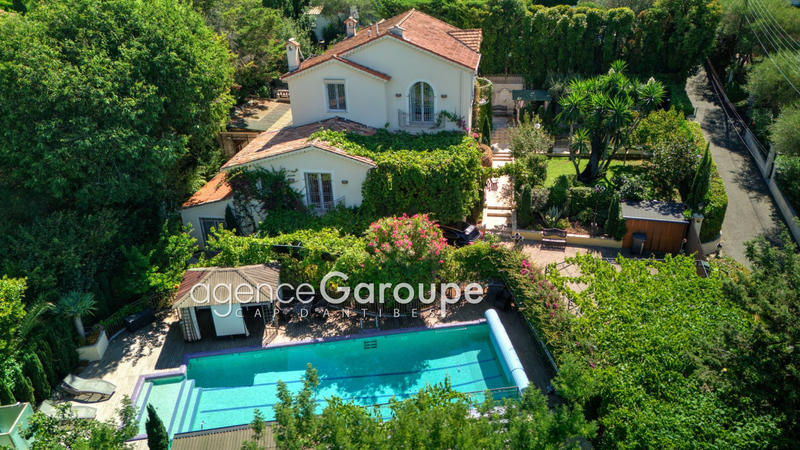 Villa - 247 m² - 7 pièces