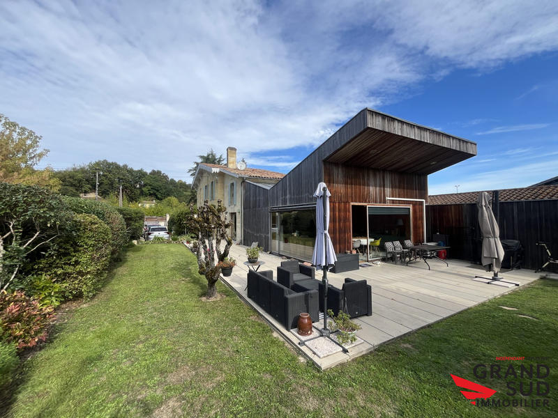 Maison - 237 m² - 8 pièces