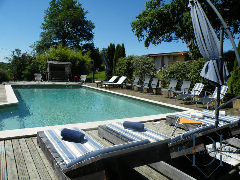 Maison - 565 m² - 15 pièces