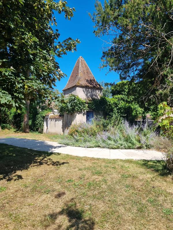 Propriété - 316 m² - 9 pièces