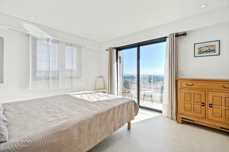 Maison - 260 m² - 6 pièces