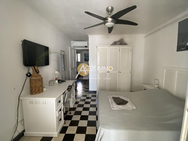 Maison - 250 m² - 8 pièces