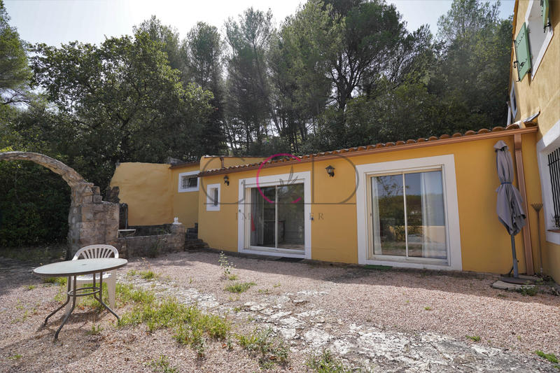 Villa - 235 m² - 9 pièces