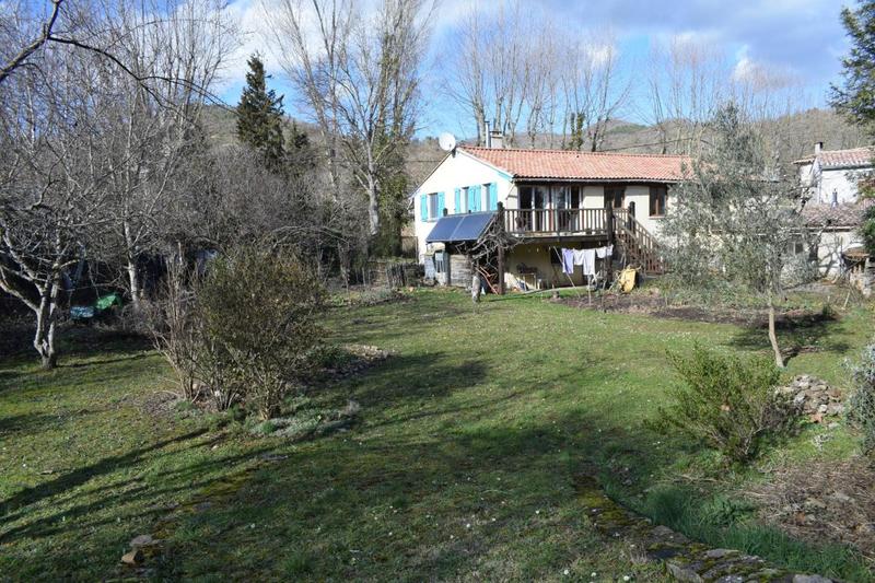 Maison - 104 m² - 9 pièces