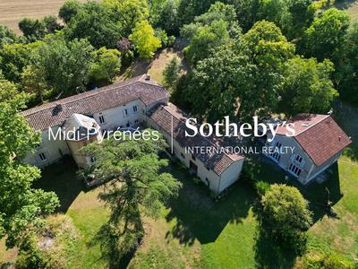 Maison de maîtres - 350 m² - 7 pièces