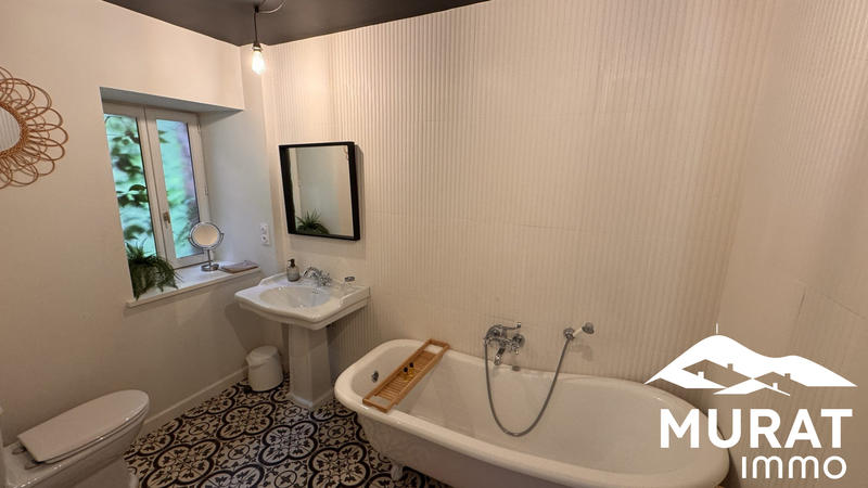 Maison - 320 m² - 13 pièces