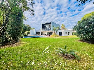 Villa - 390 m² - 8 pièces