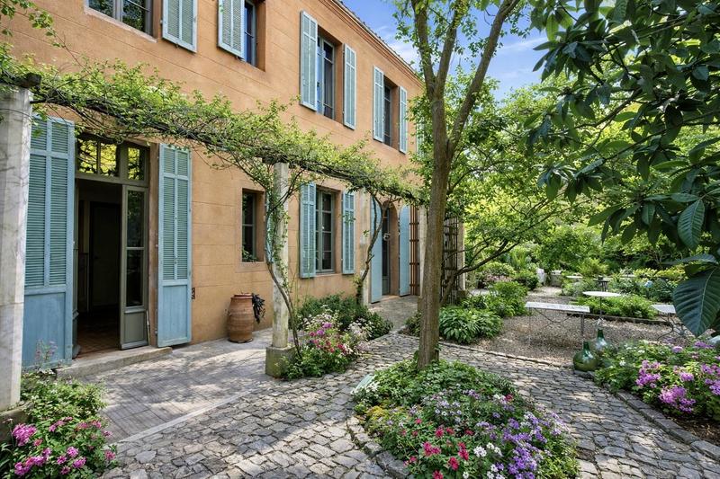 Demeure - 401 m² - 12 pièces