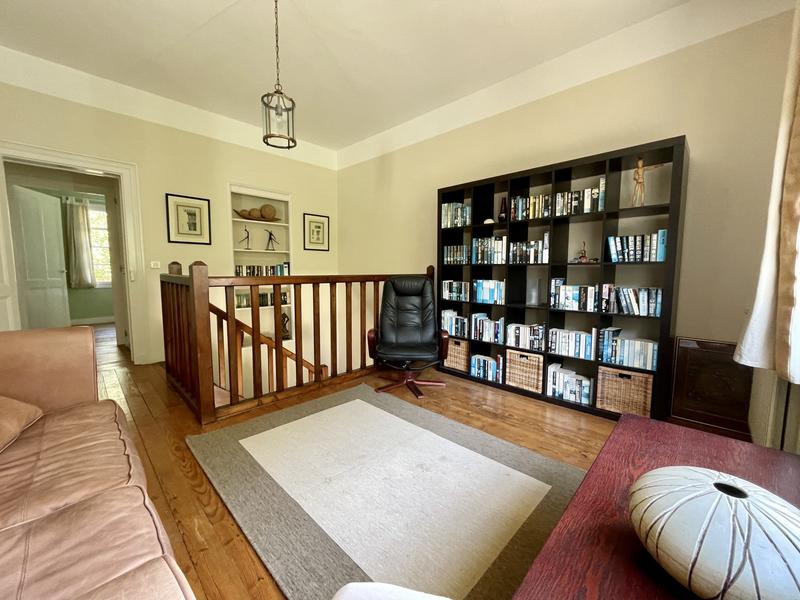 Maison traditionnelle - 236 m² - 9 pièces