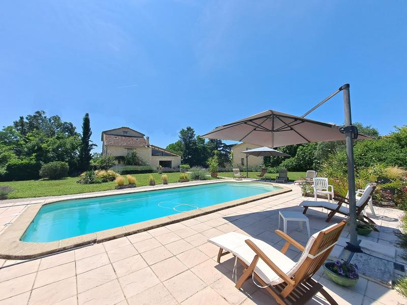 Maison - 285 m² - 6 pièces