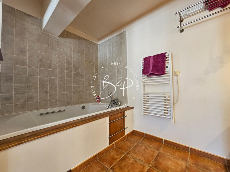 Maison - 236 m² - 10 pièces