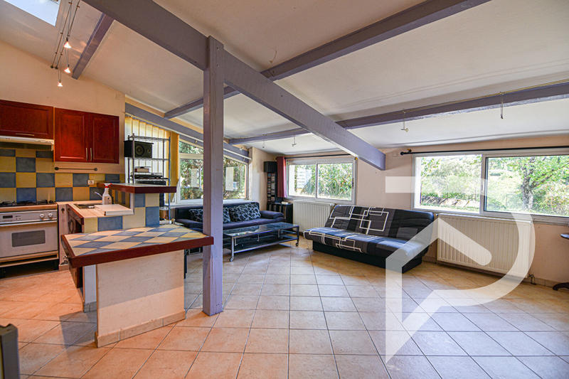 Maison - 242 m² - 6 pièces