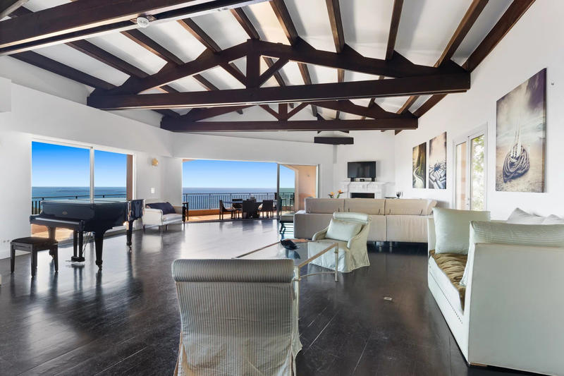 Villa - 596 m² - 13 pièces