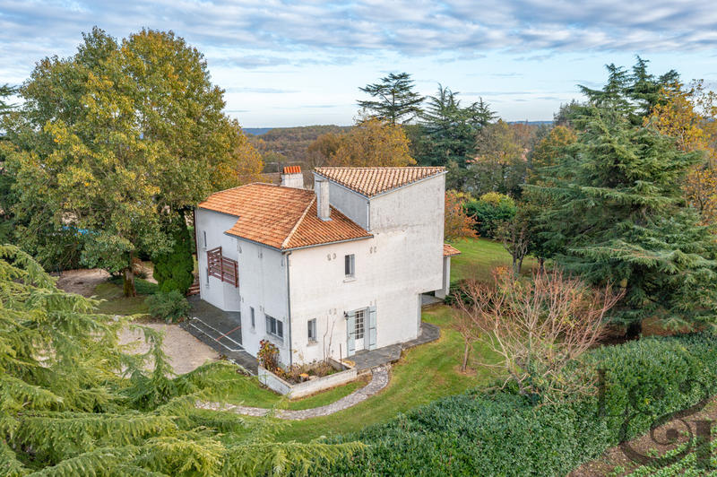 Maison - 200 m² - 6 pièces