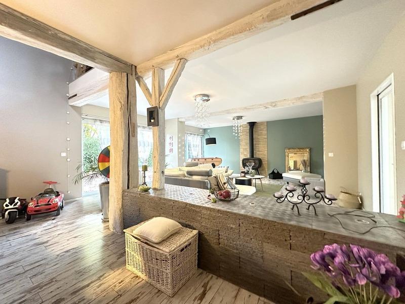 Maison - 335 m² - 8 pièces