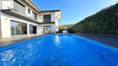 Maison contemporaine - 243 m² - 6 pièces