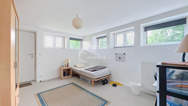 Maison - 215 m² - 9 pièces