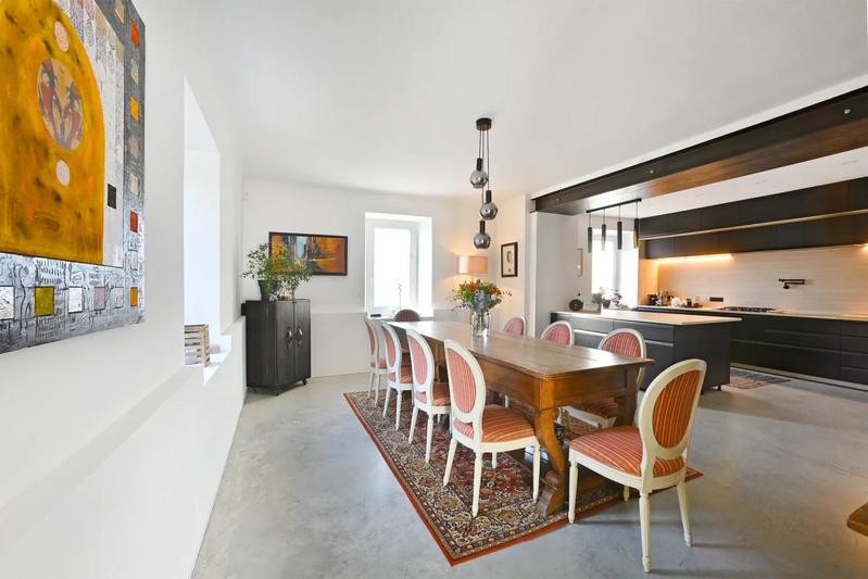 Maison - 250 m² - 7 pièces