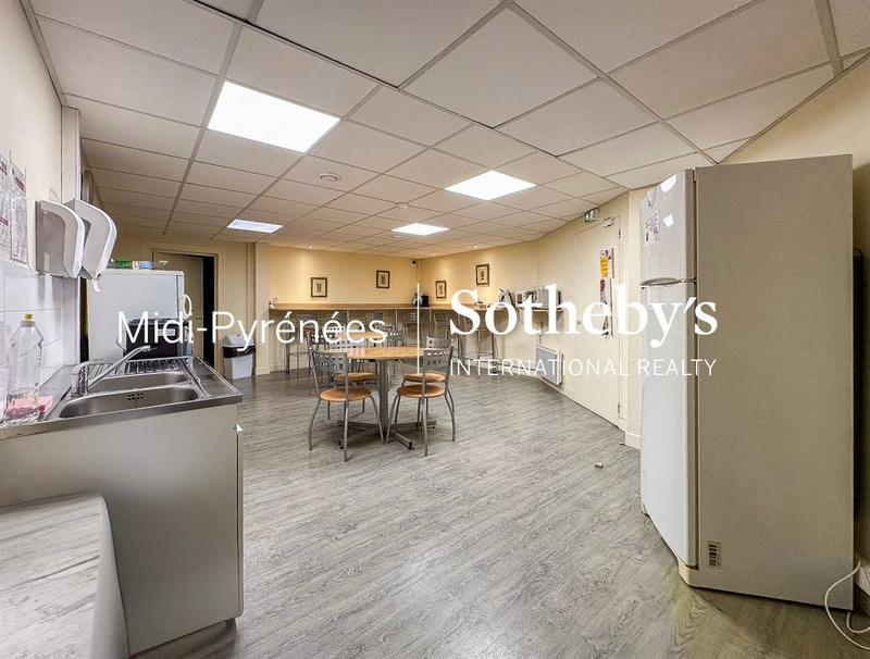 Immeuble - 4 564 m²