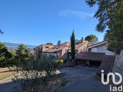 Maison - 311 m² - 7 pièces