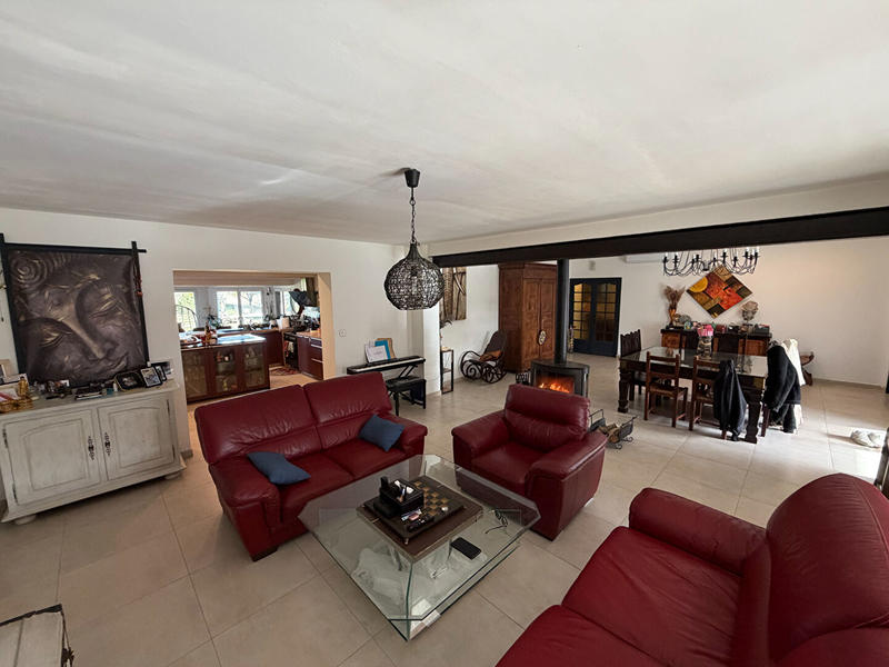 Maison - 300 m² - 9 pièces