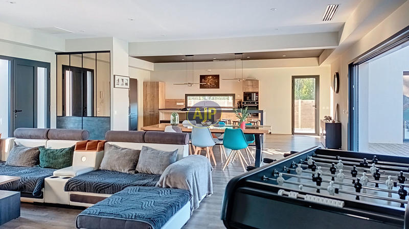 Villa - 200 m² - 6 pièces