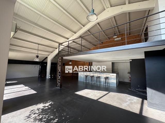 Services - 220 m² - 4 pièces