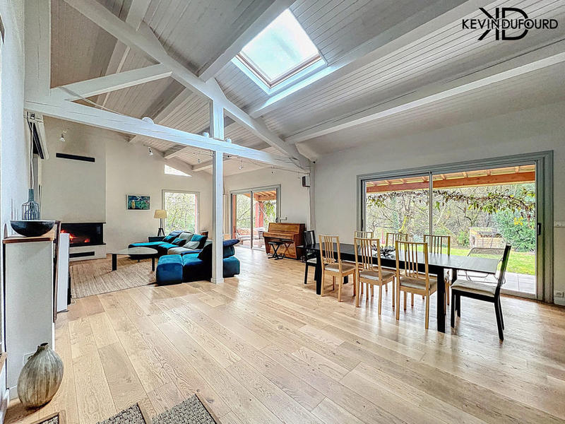 Maison - 200 m² - 9 pièces