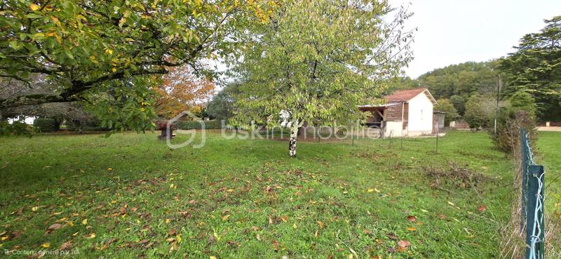 Terrain constructible - 1 050 m²