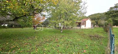 Terrain constructible - 1 050 m²