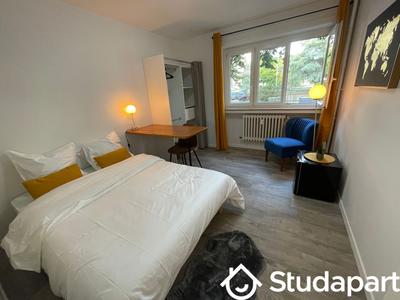 Chambre - 13 m² - 1 pièce