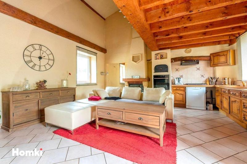 Maison - 1 800 m² - 31 pièces