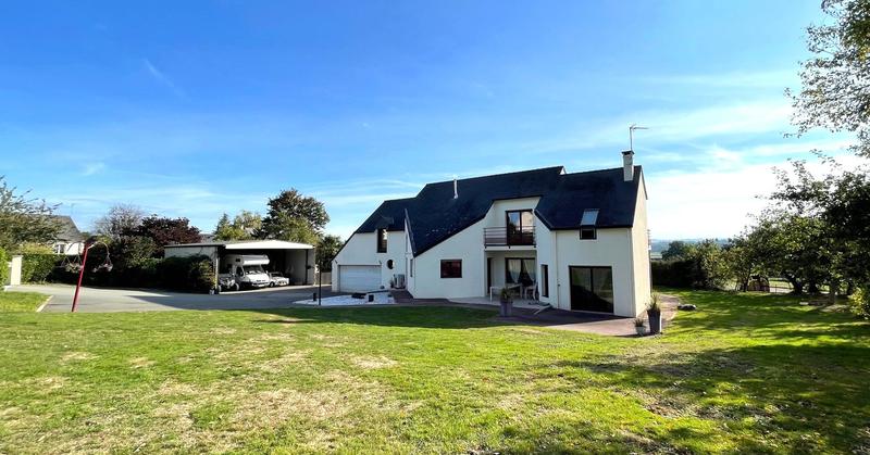 Maison - 195 m² - 8 pièces