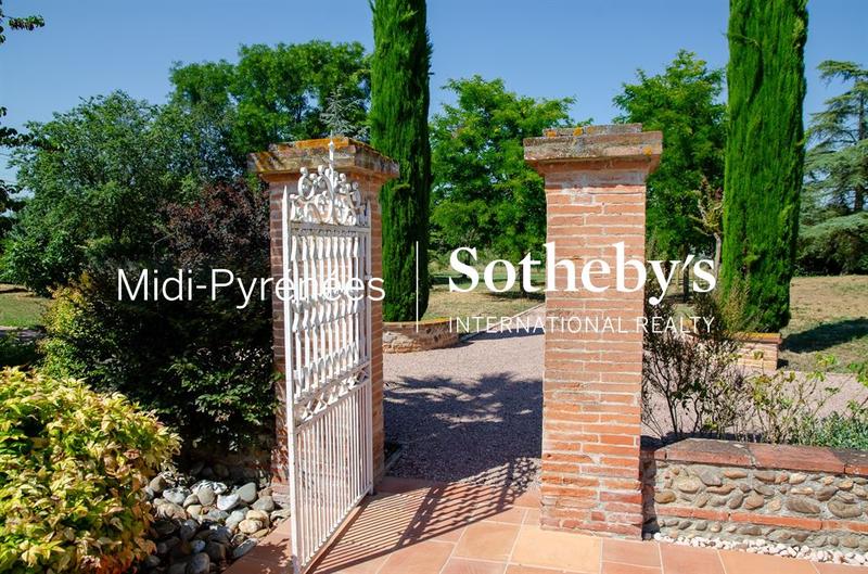 Maison - 498 m² - 14 pièces