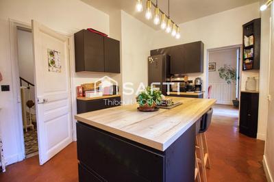 Maison - 220 m² - 9 pièces