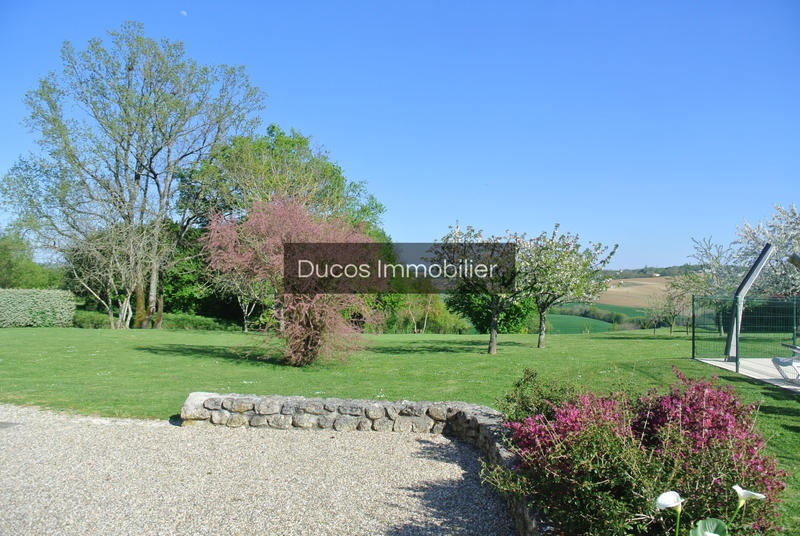 Maison - 273 m² - 10 pièces