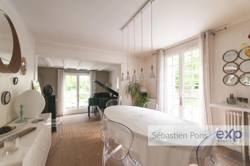 Maison - 269 m² - 9 pièces