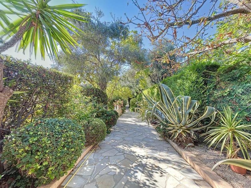 Propriété - 232 m² - 7 pièces