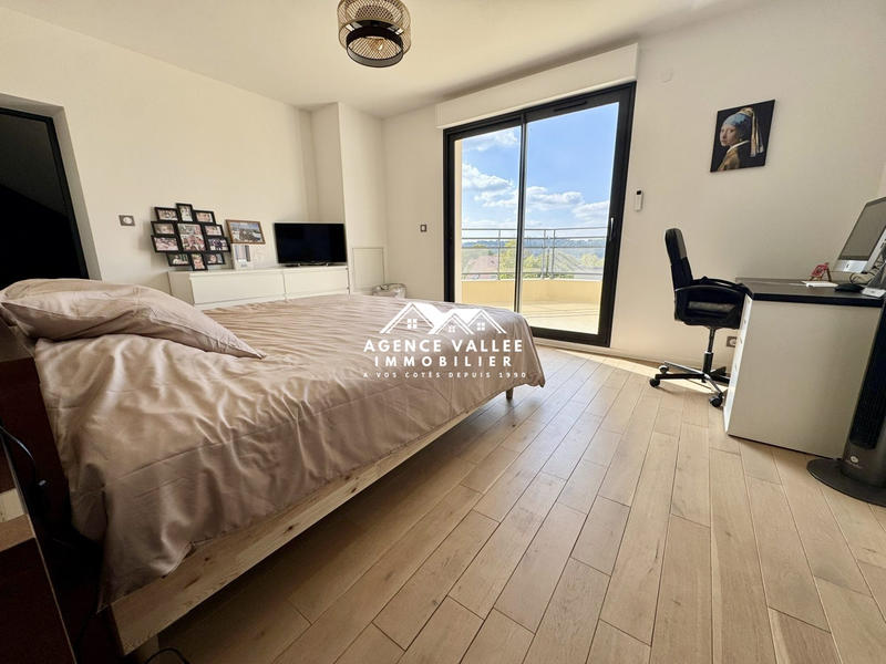 Maison - 280 m² - 8 pièces