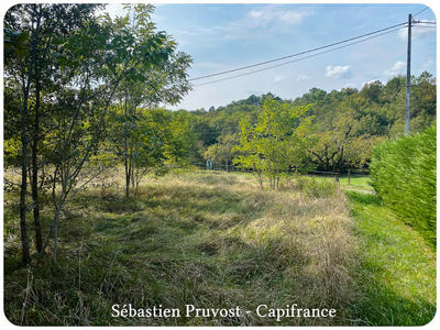 Terrain constructible - 1 700 m²